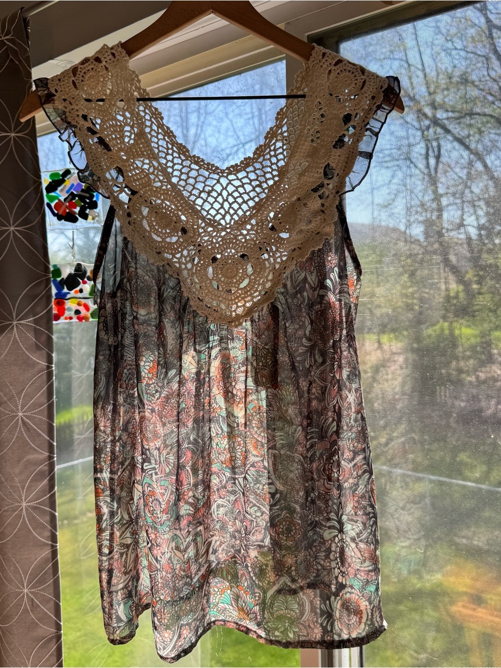 NWT LILY WHITE Y2K Gray Pink Crochet Floral Flowy Boho Swing Top Sz S - Picture 4 of 9